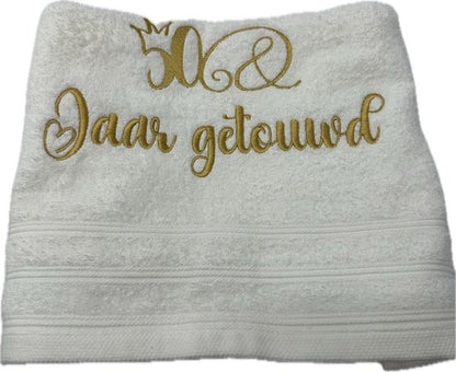 Handdoek wit 50 jaar huwelijk-kroon-getrouwd- jubileum-gepersonaliseerd