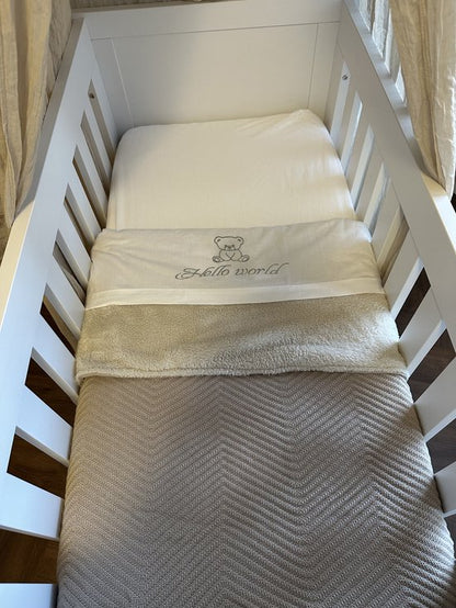 Ledikant lakentje Hello World met beertje