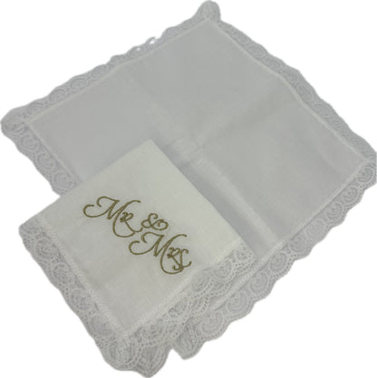 Huwelijks zakdoek met kant geborduurd Mr & Mrs - datum - wit - 2 stuks - Huwelijk -Trouwen