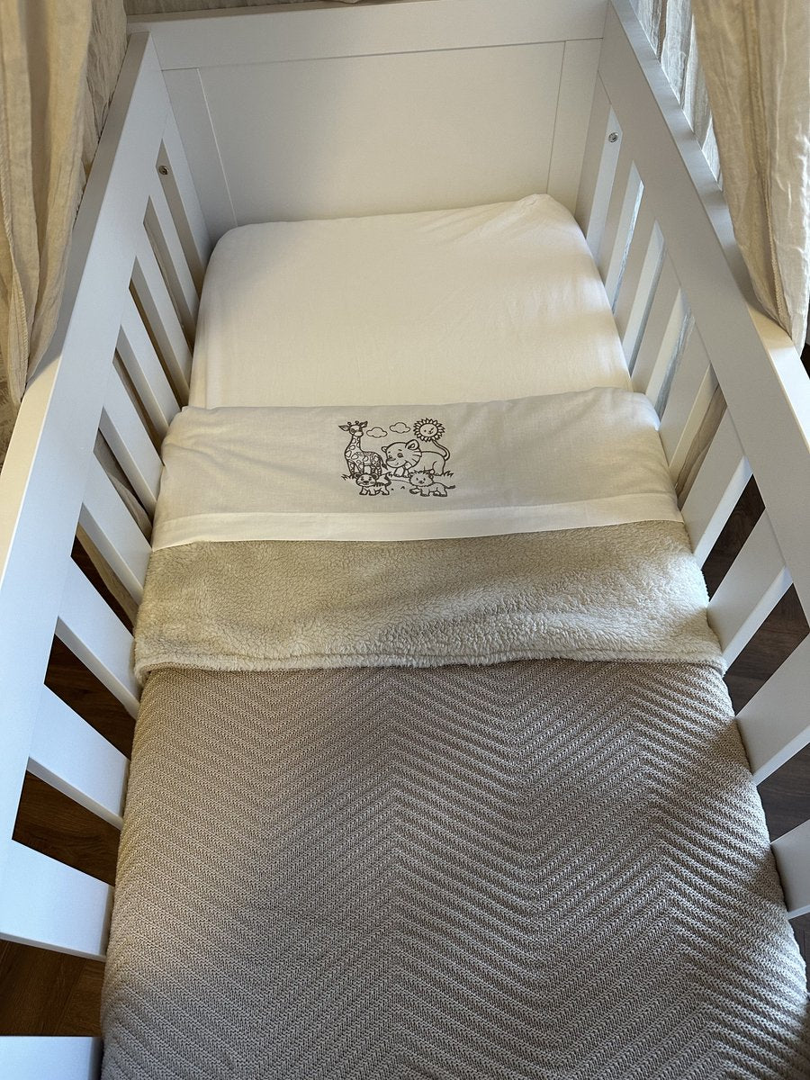 Ledikant lakentje jungle dieren geborduurd