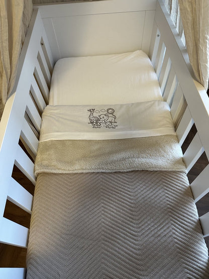 Ledikant lakentje jungle dieren geborduurd