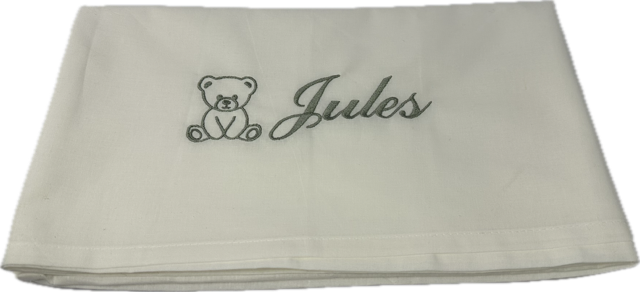 Ledikant lakentje met geborduurde naam