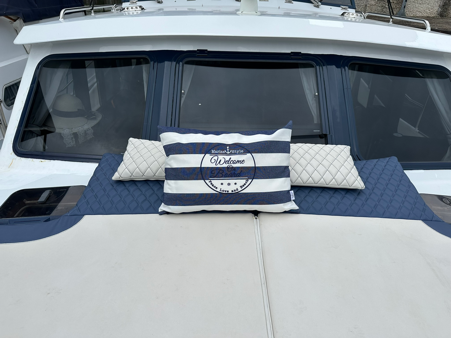 Boot kussen blauw wit streep Welcome on board